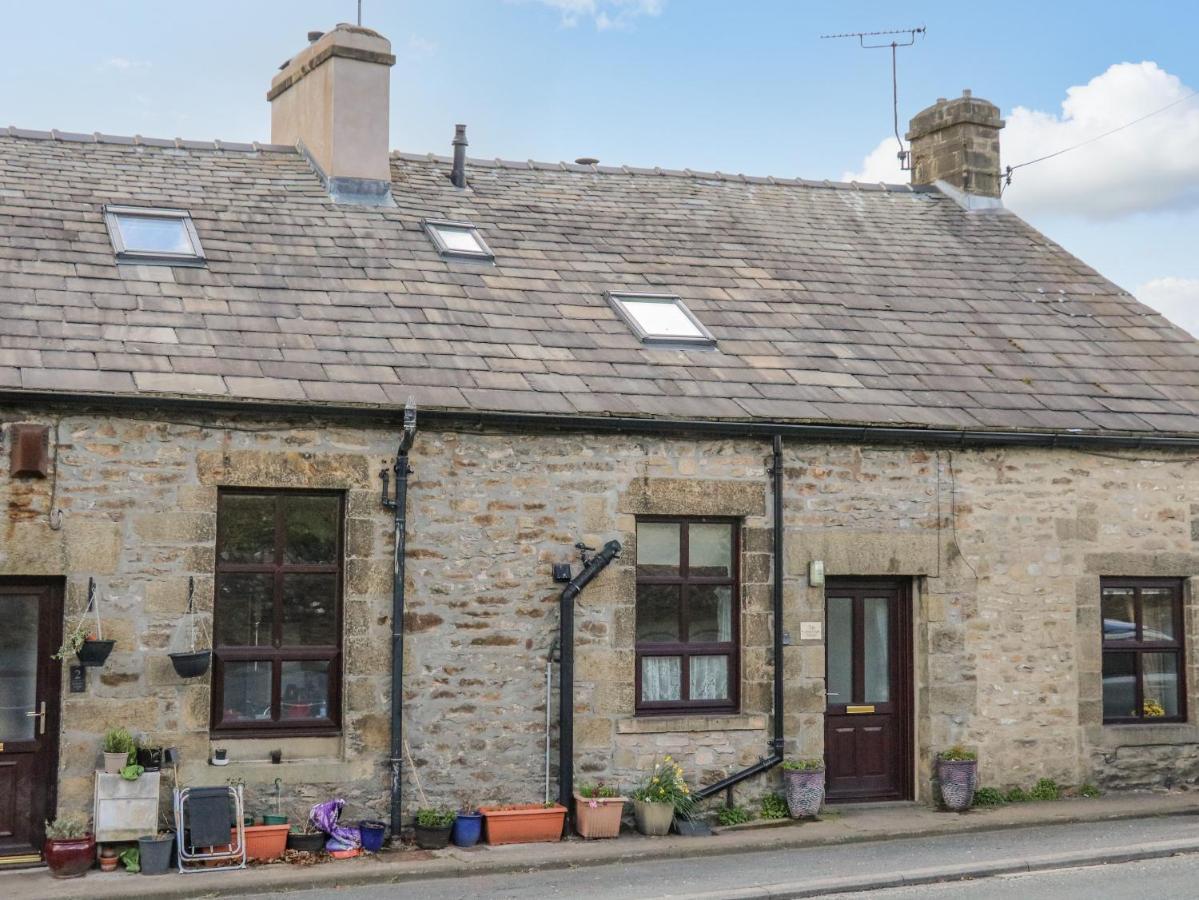 Watershed Cottage Settle Exterior photo